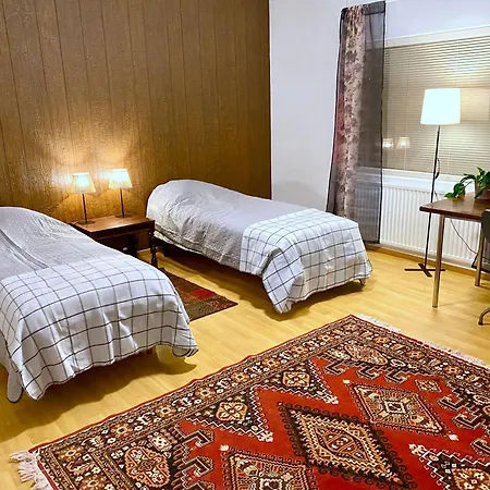 Ketola, Spacious House 아파트